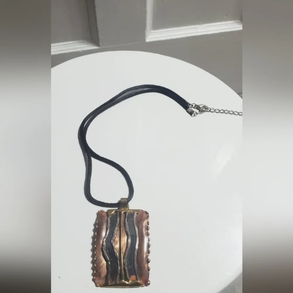 Natural Stone Pendant Necklace. 🌴